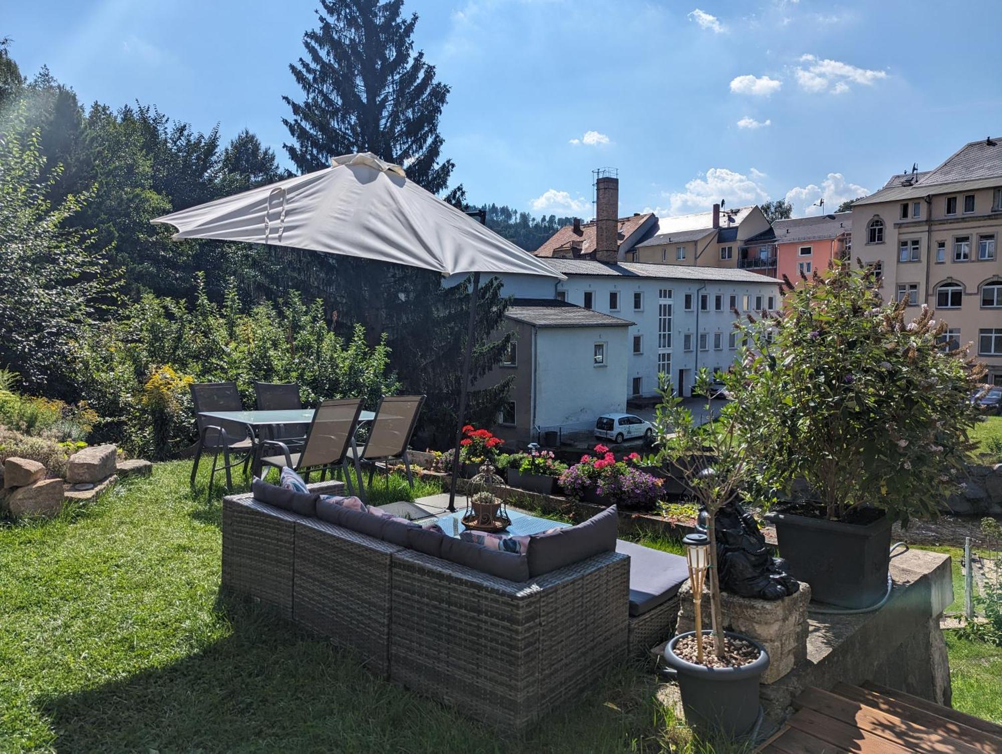 F2 - Urlaubsmagie Sauna, Whirlpool, Pool & Garten Sebnitz Bagian luar foto